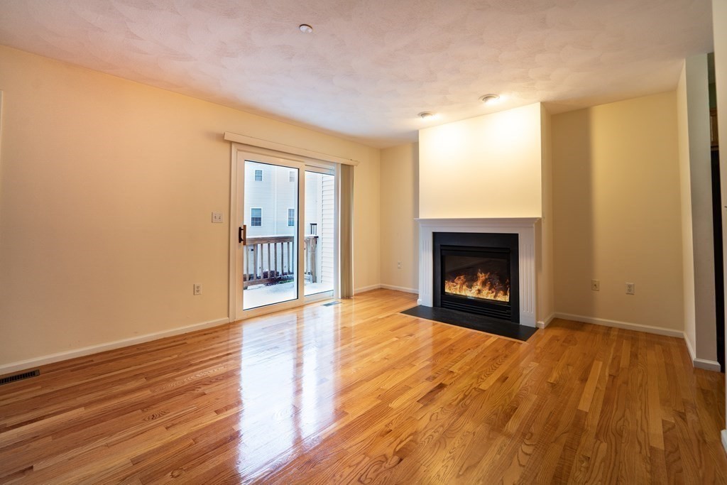 555 Main St # 15