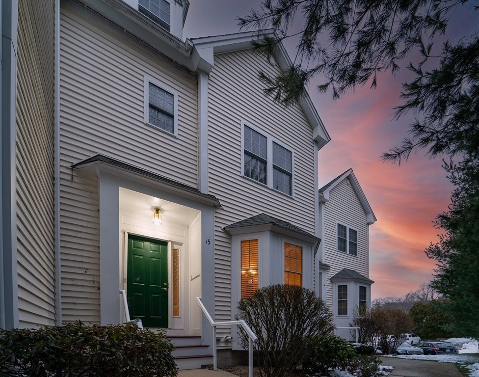 555 Main St # 15