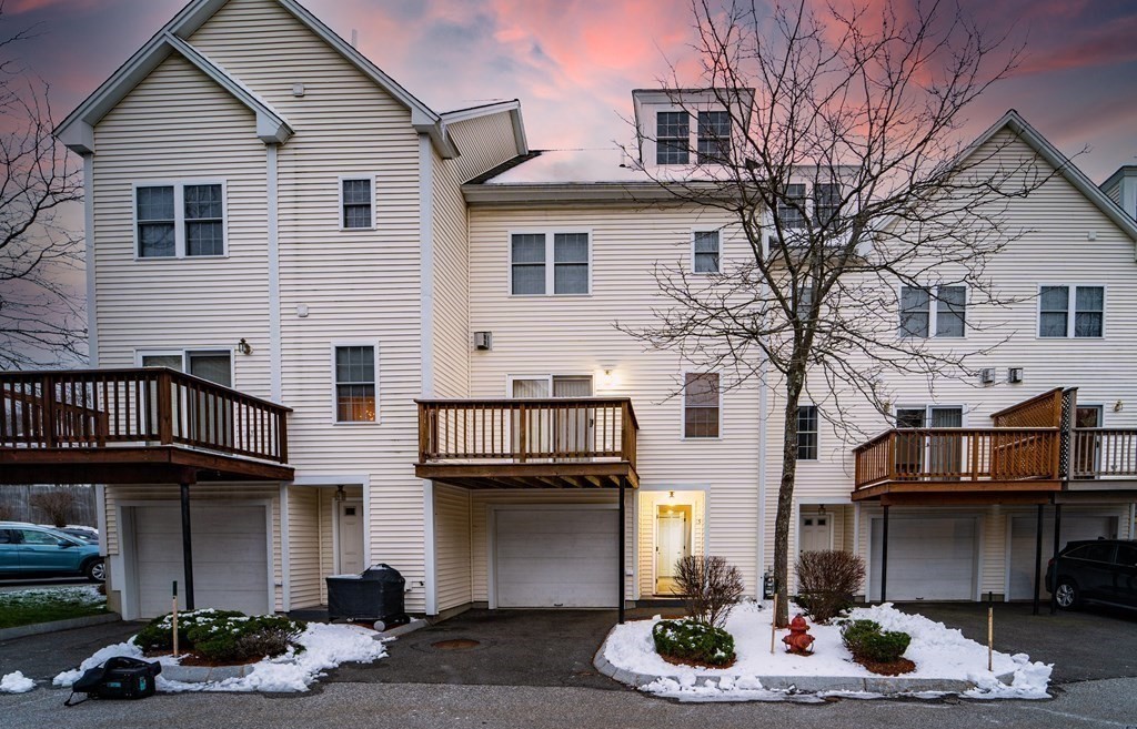 555 Main St # 15