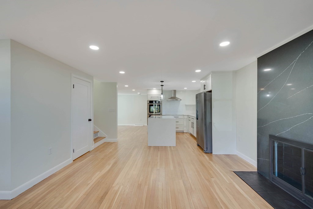 12 Mayfair St