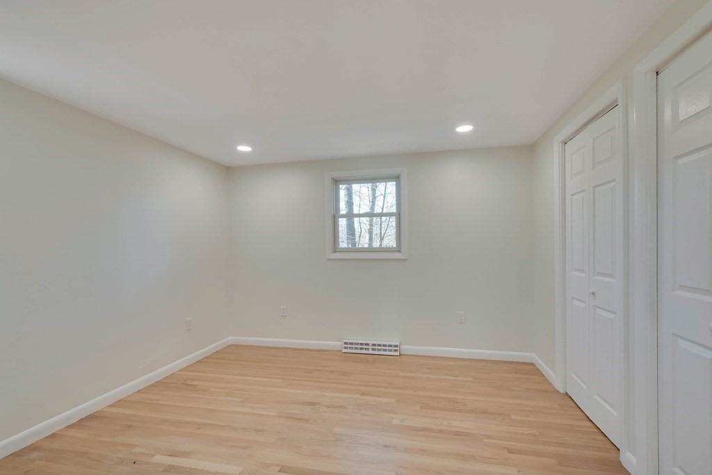 12 Mayfair St