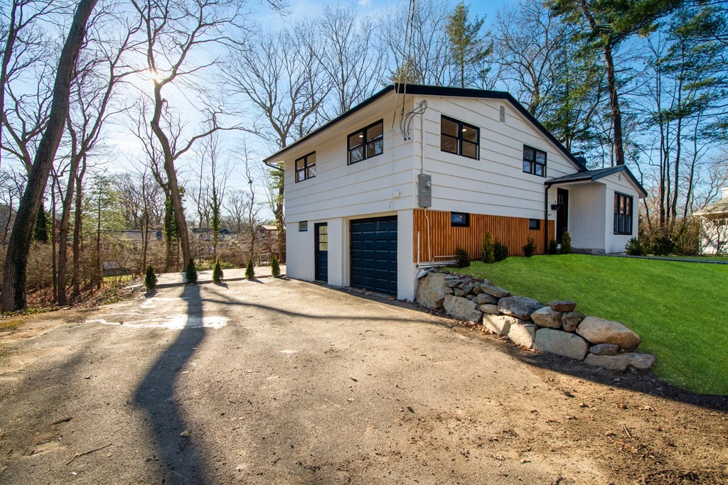 12 Mayfair St