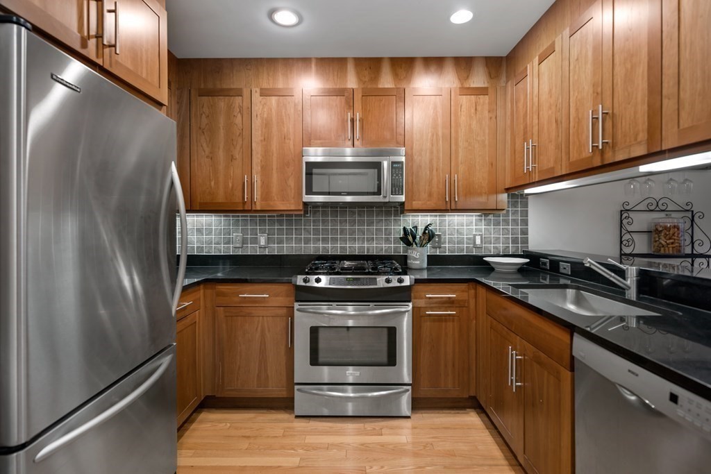 80 Broad St # 203