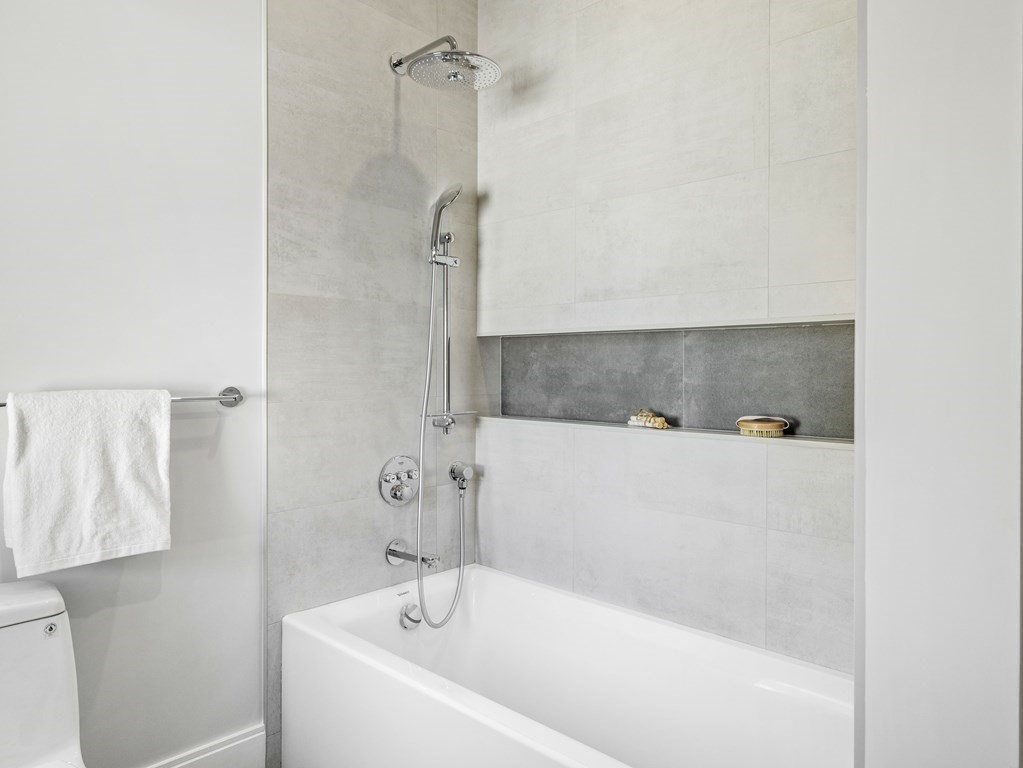 52 Aberdeen St # 1