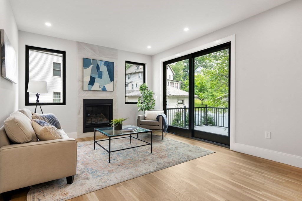 52 Aberdeen St # 1