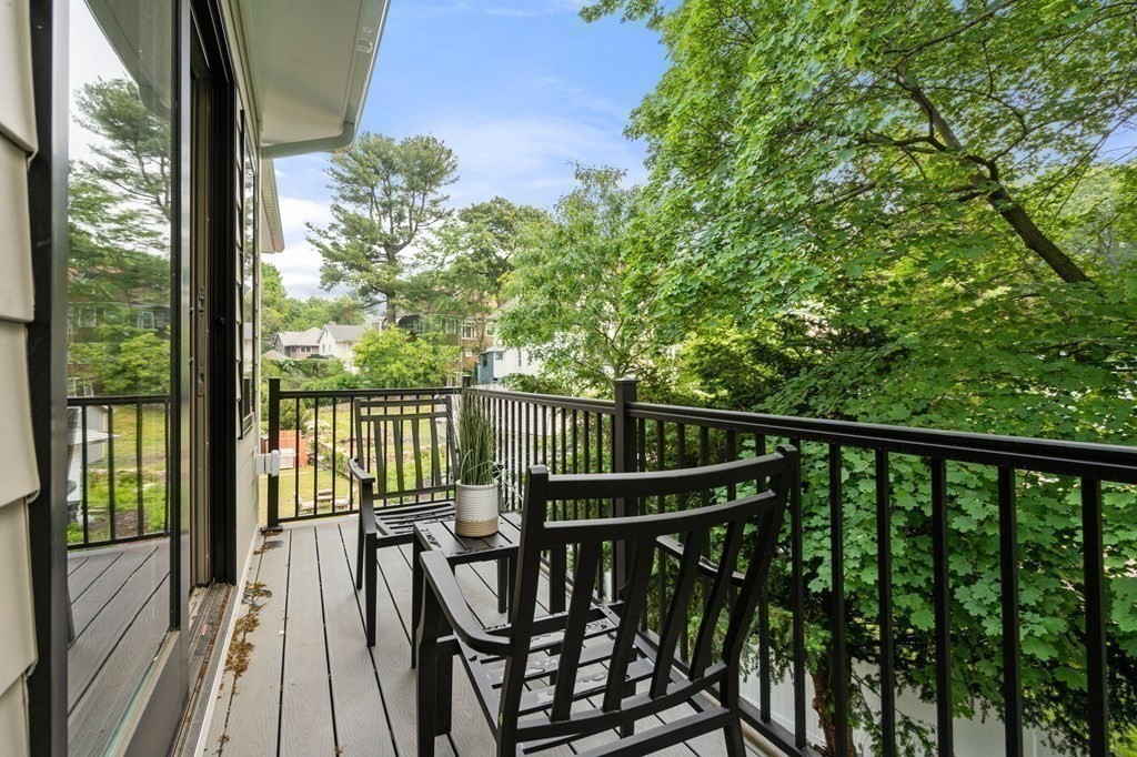 52 Aberdeen St # 1