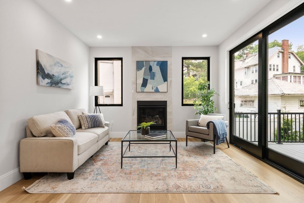 52 Aberdeen St # 1