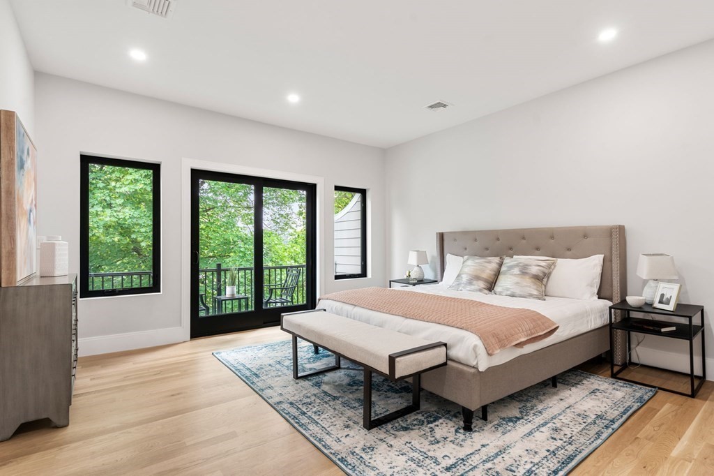 52 Aberdeen St # 1