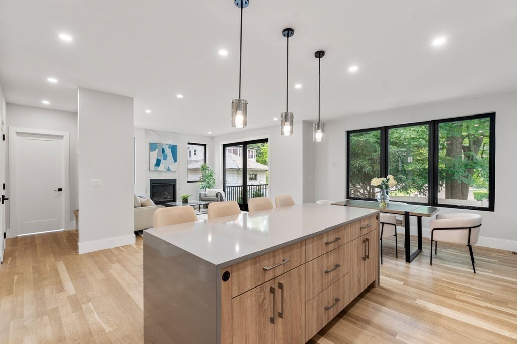 52 Aberdeen St # 1