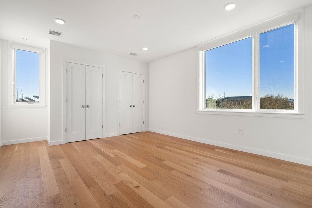 175 Gove St # 2R