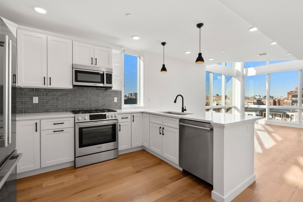 175 Gove St # 2R