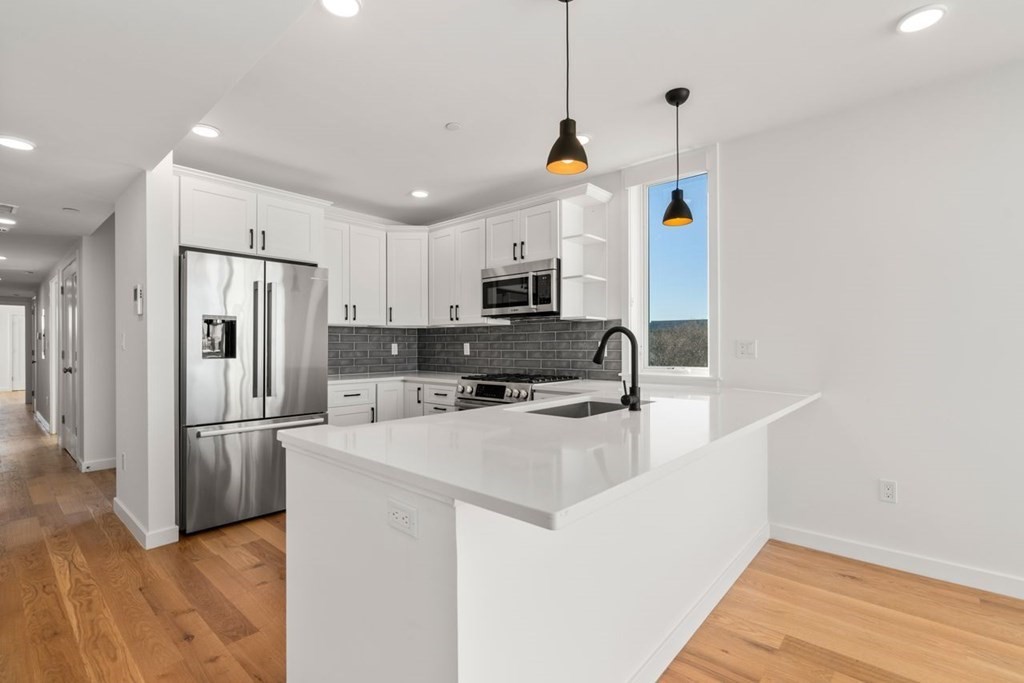 175 Gove St # 2R