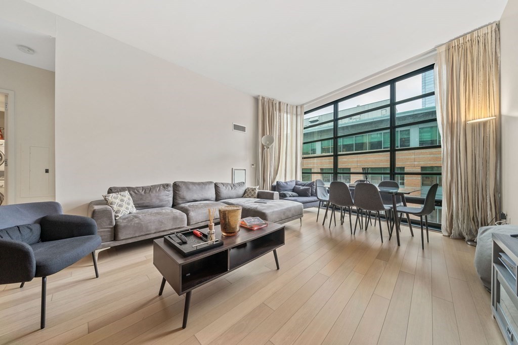 580 Washington St # 806