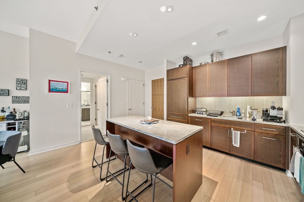 580 Washington St # 806