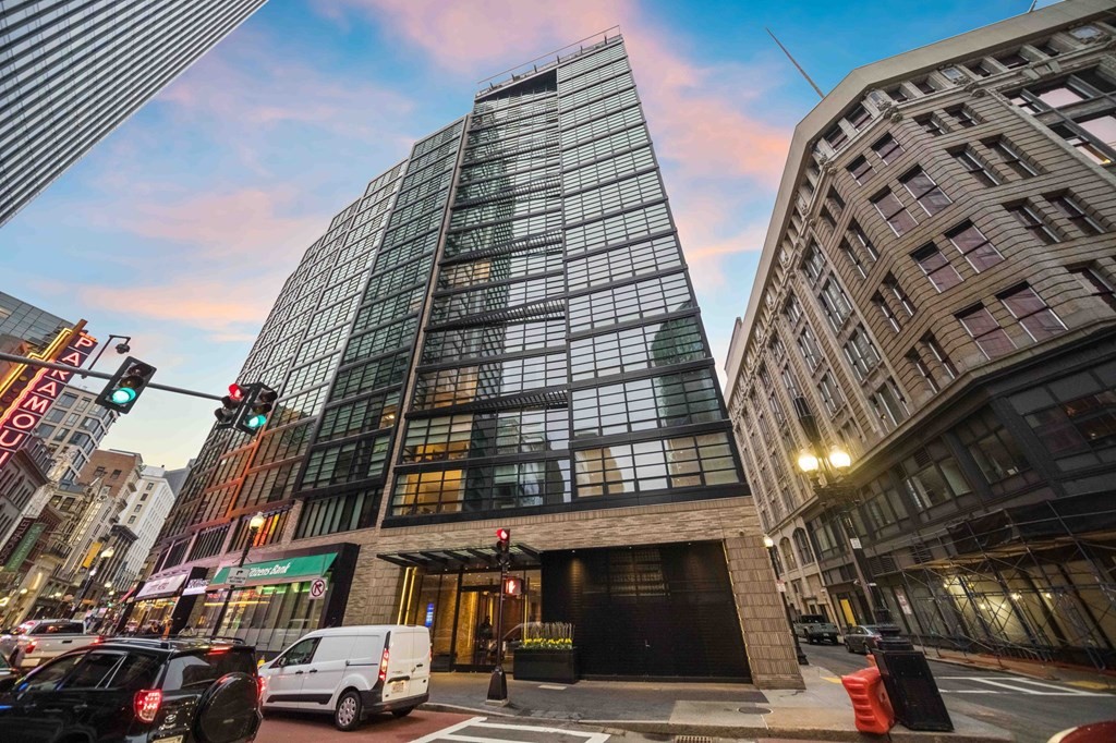 580 Washington St # 806