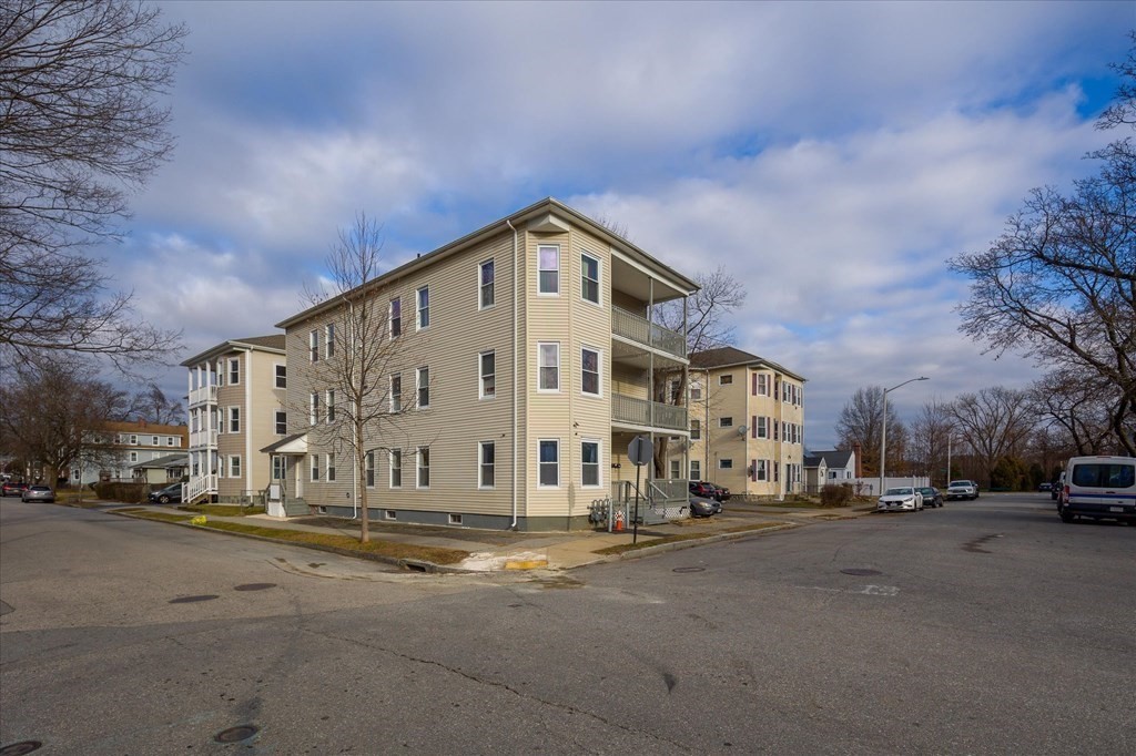 10 Lawnfair St