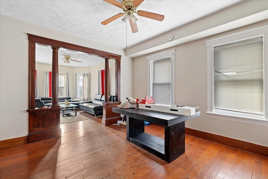 10 Lawnfair St