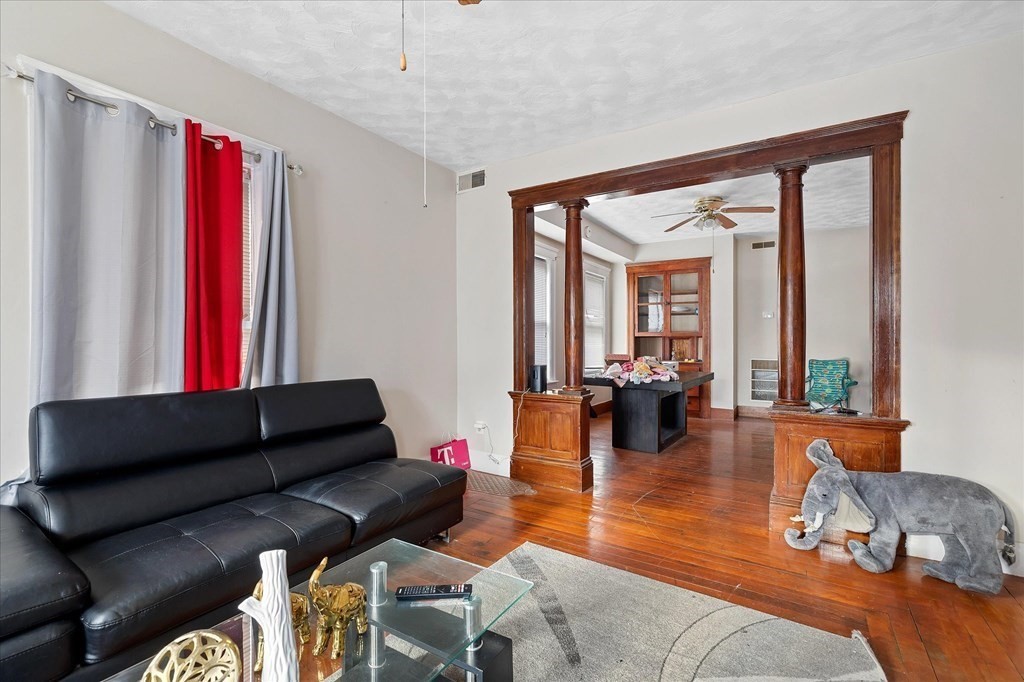 10 Lawnfair St