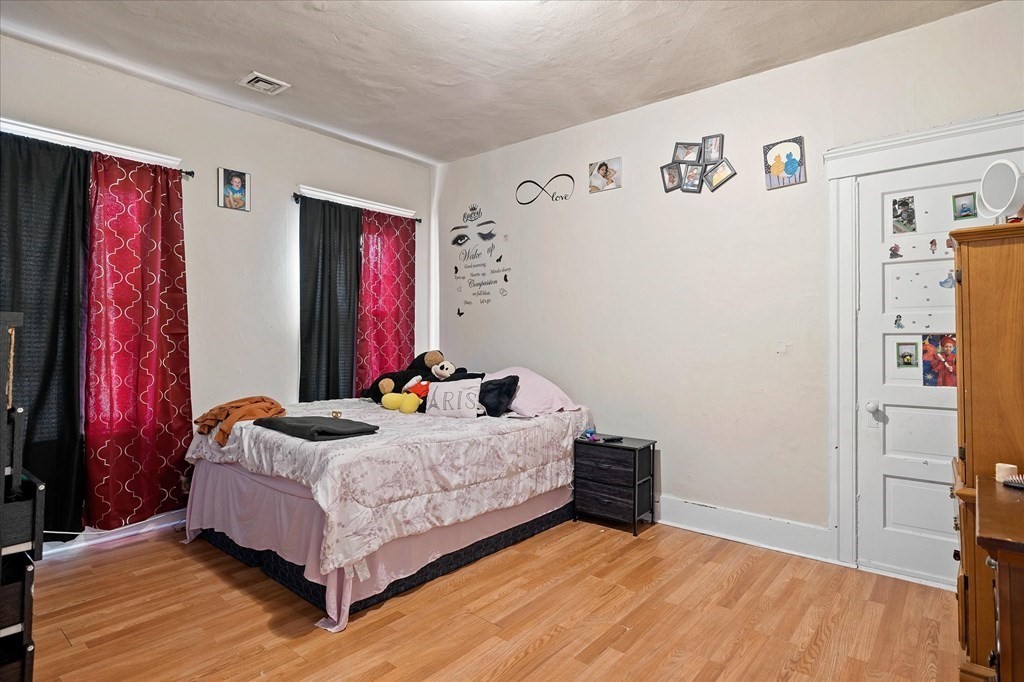 10 Lawnfair St