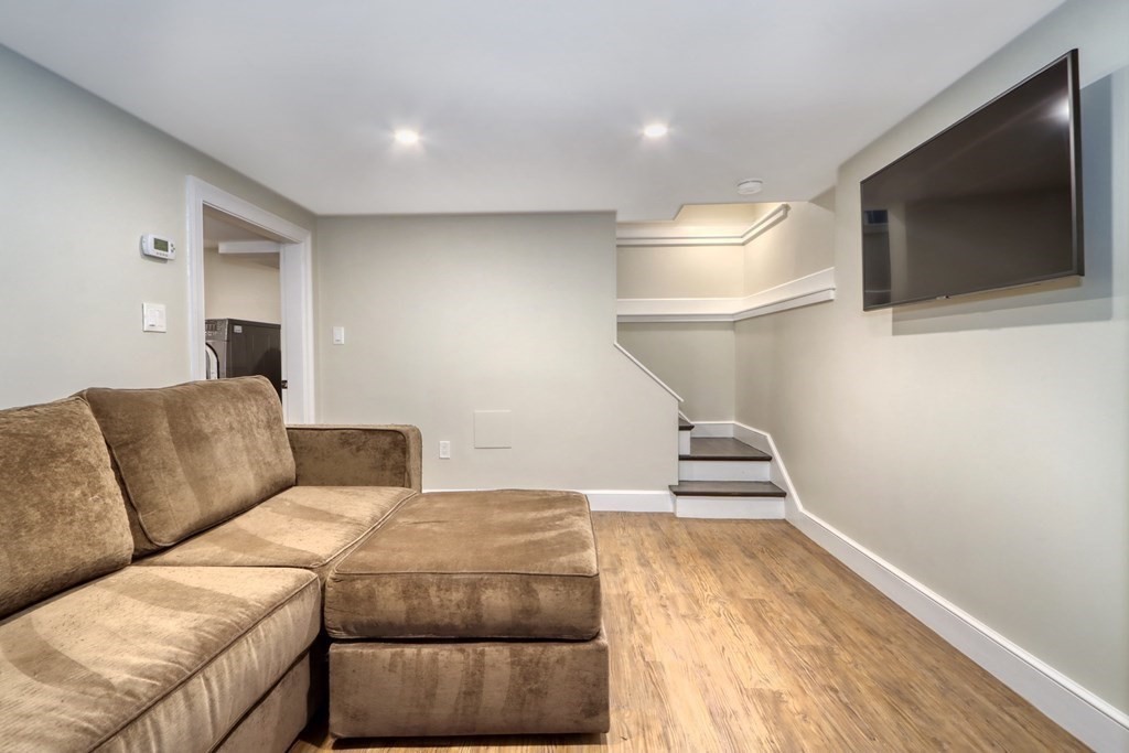 65 Brewster Rd