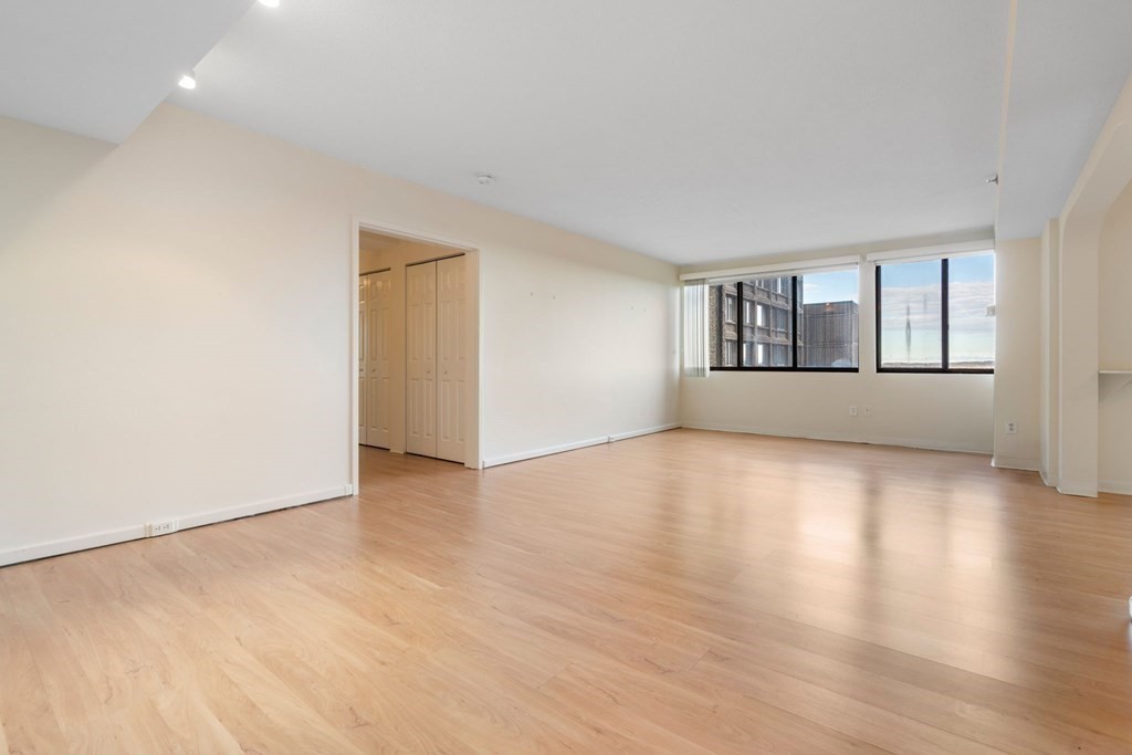 250 Hammond Pond Pkwy # 1406N