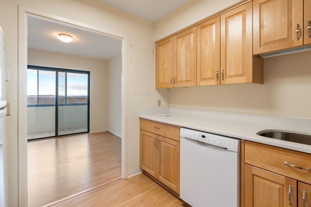250 Hammond Pond Pkwy # 1406N