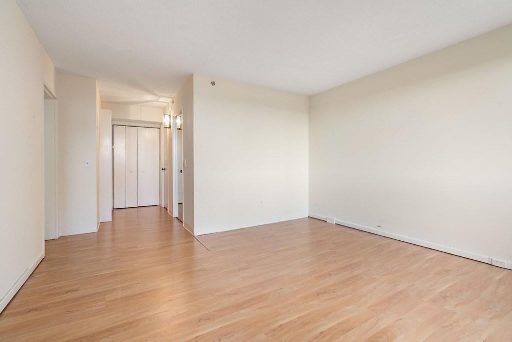 250 Hammond Pond Pkwy # 1406N