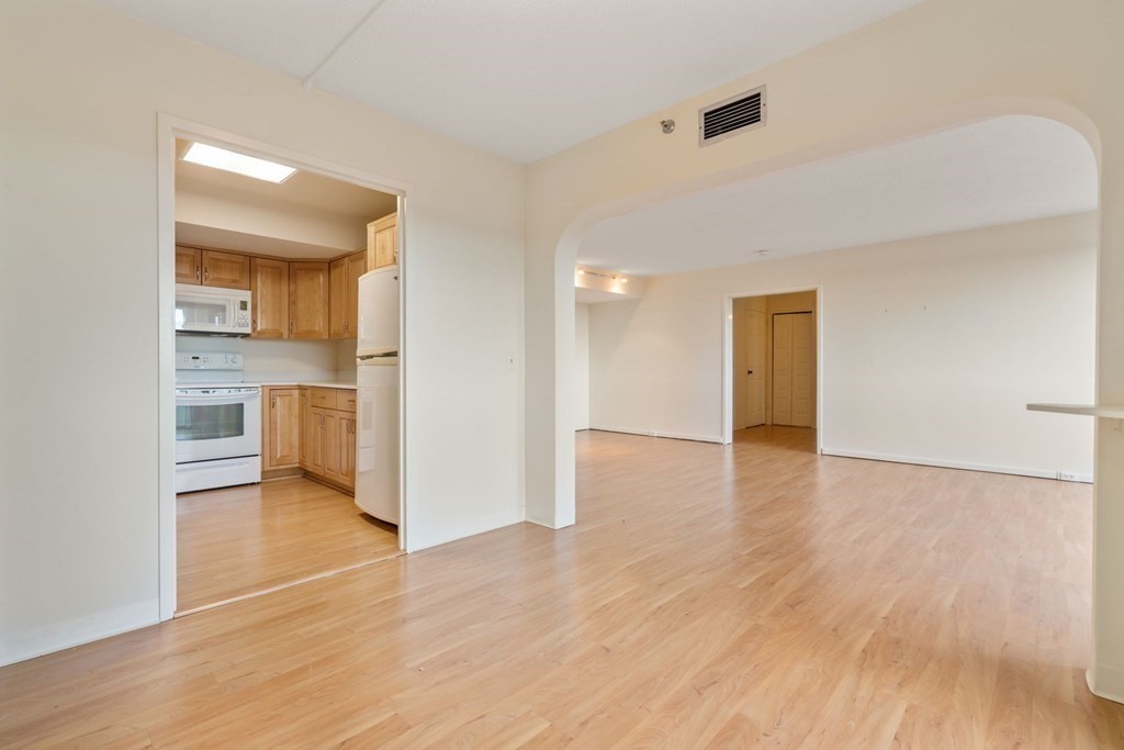 250 Hammond Pond Pkwy # 1406N