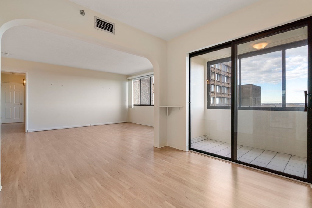 250 Hammond Pond Pkwy # 1406N