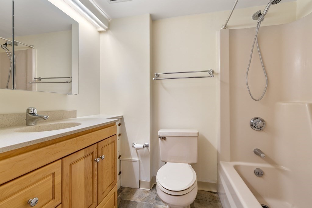 250 Hammond Pond Pkwy # 1406N