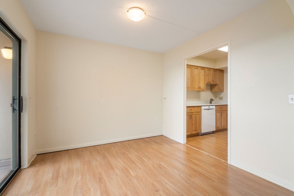 250 Hammond Pond Pkwy # 1406N
