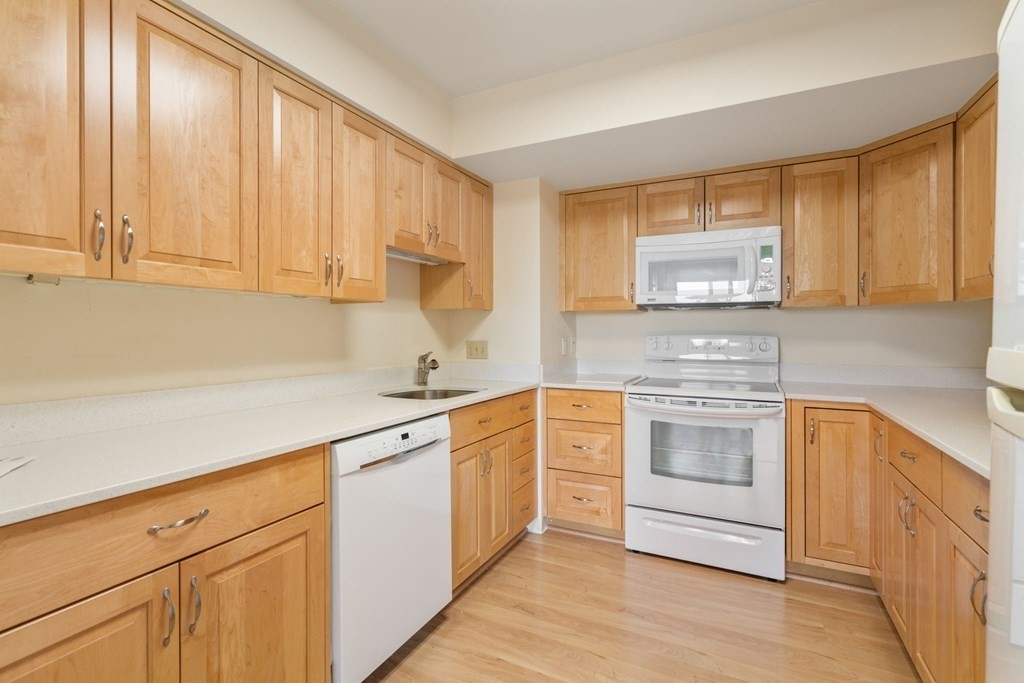 250 Hammond Pond Pkwy # 1406N
