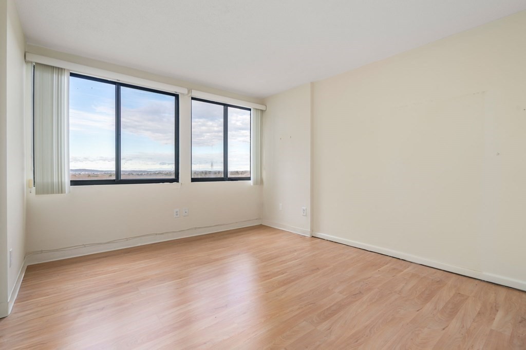250 Hammond Pond Pkwy # 1406N