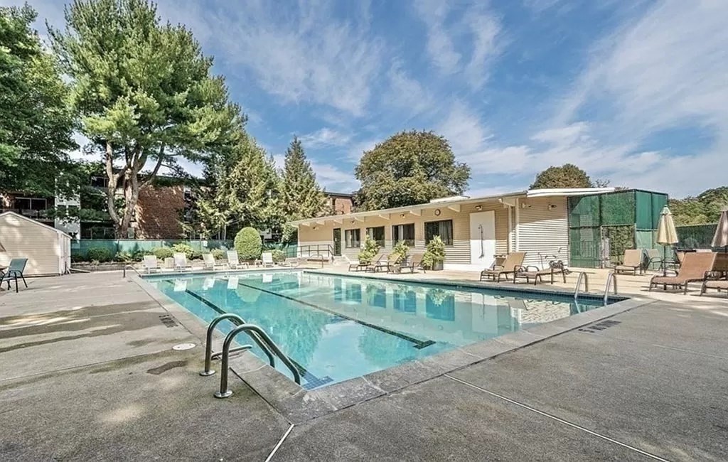 44 Broadlawn Park # 17A