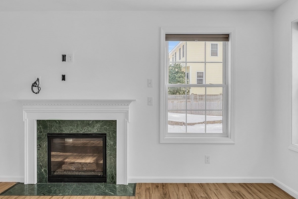 194 Leslie Rd