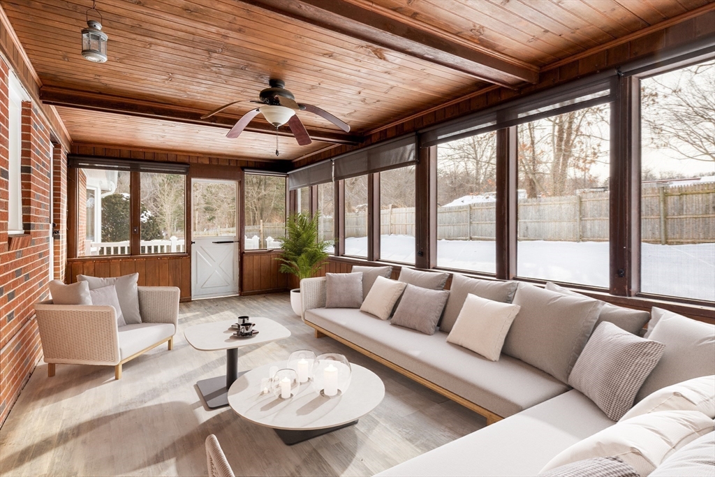 274 W Hill Rd