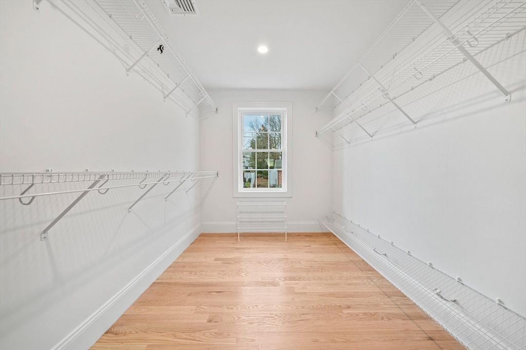 48 Idlewell Blvd