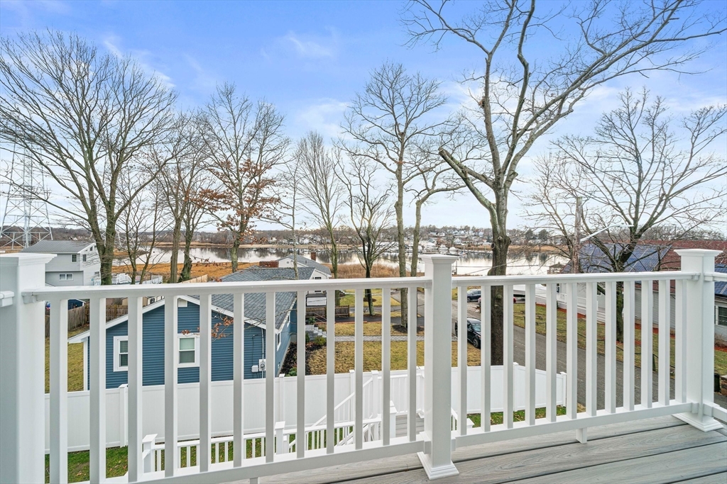 48 Idlewell Blvd