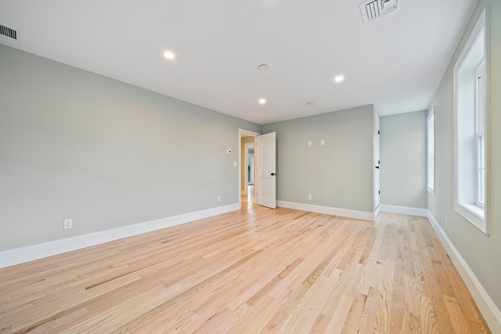 48 Idlewell Blvd
