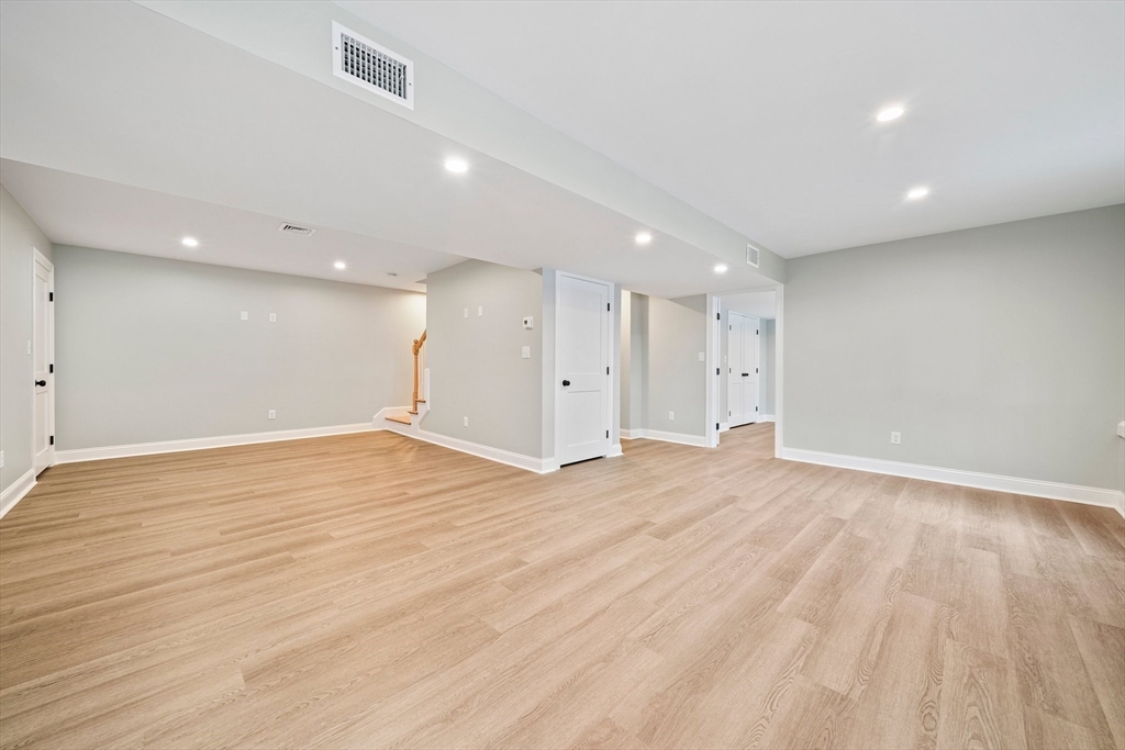 48 Idlewell Blvd