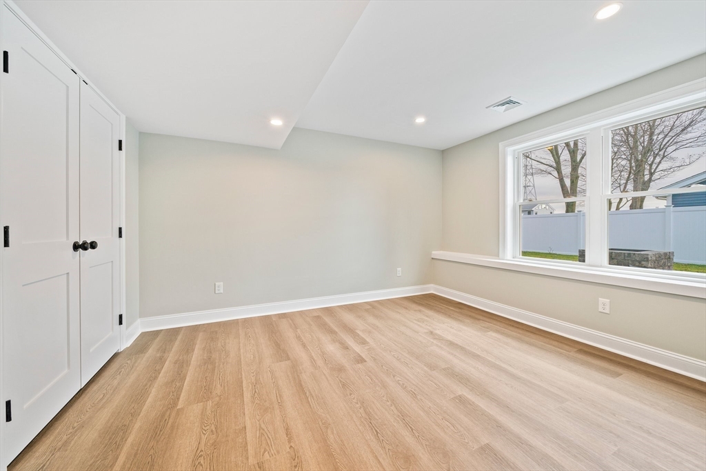 48 Idlewell Blvd