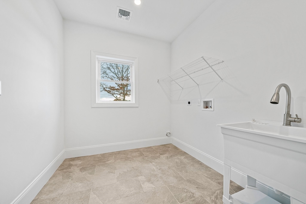 48 Idlewell Blvd