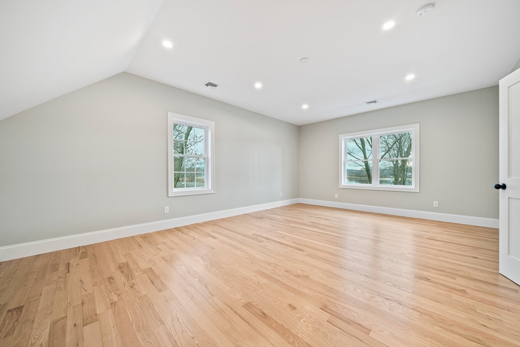 48 Idlewell Blvd