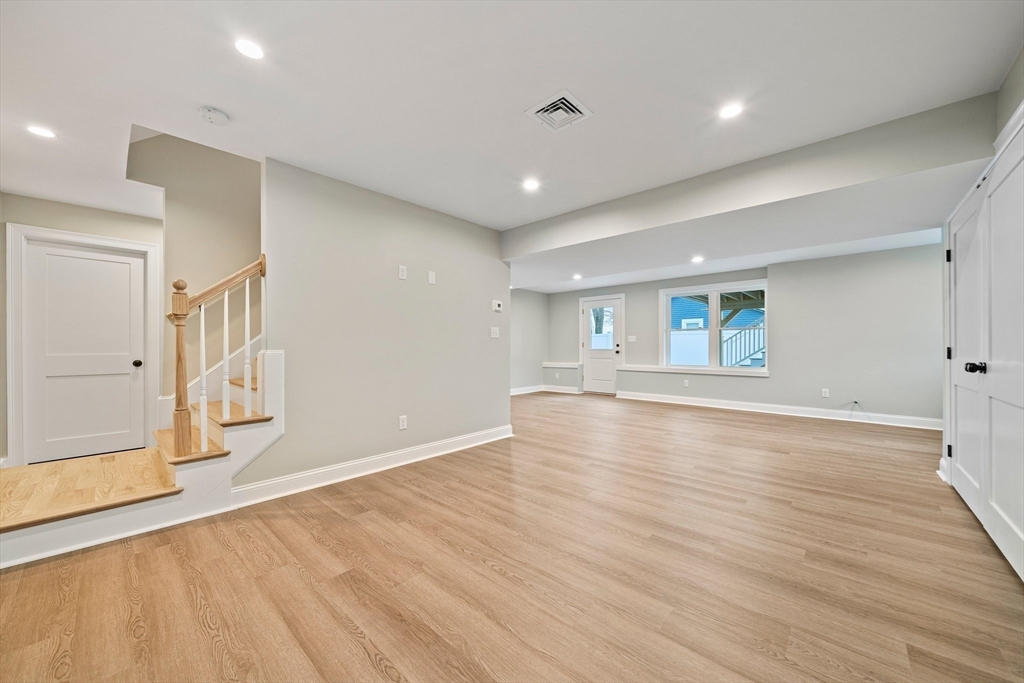 48 Idlewell Blvd