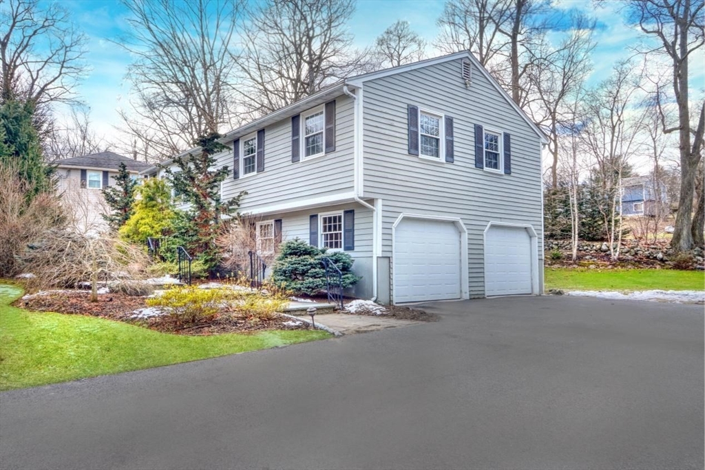 4 Heritage Dr