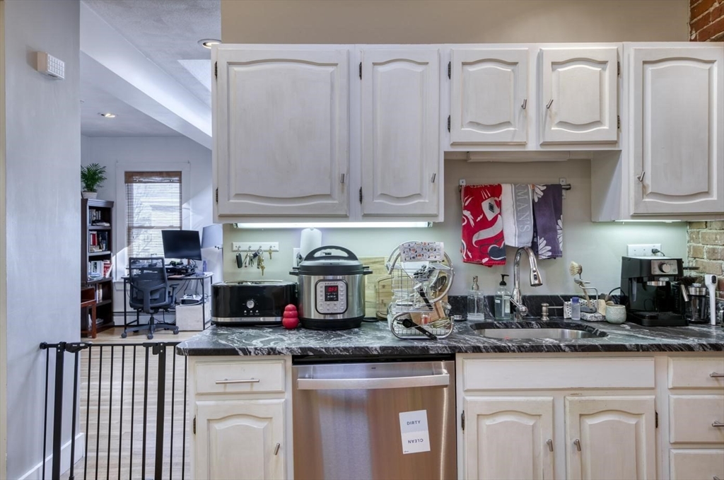 256 Hampshire St # 3