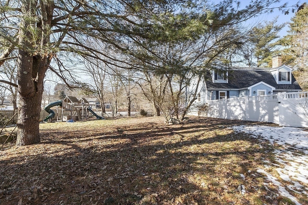 253C School St Aka Pond Ridge Dr
