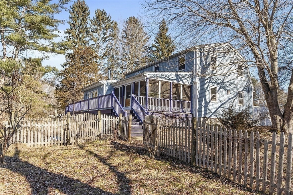253C School St Aka Pond Ridge Dr