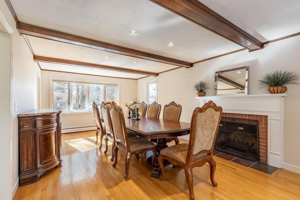 16 Evergreen Way