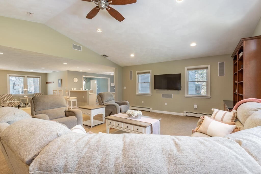 16 Evergreen Way